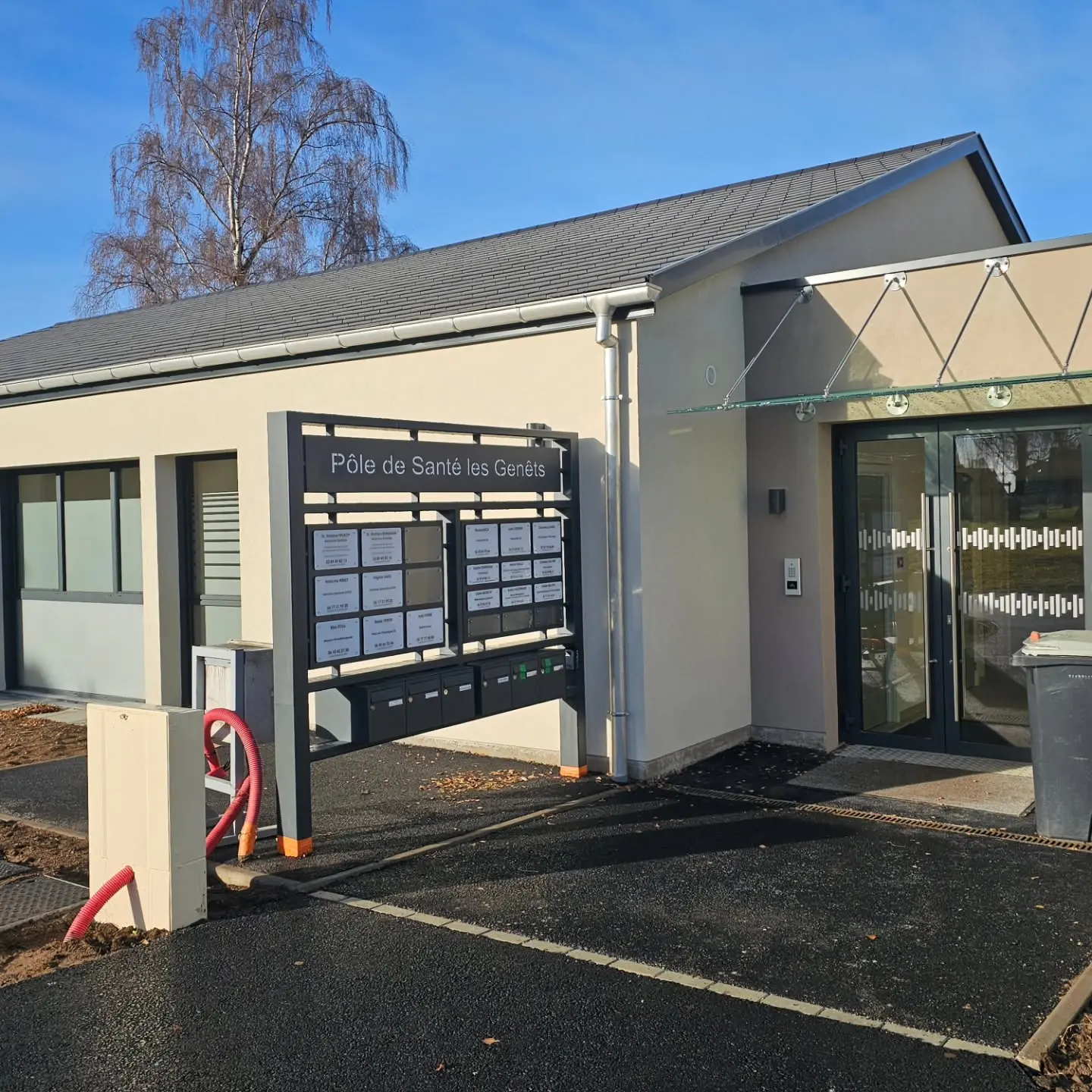 Pôle de Santé les Genêts — entrée du cabinet de naturopathie à Labaroche